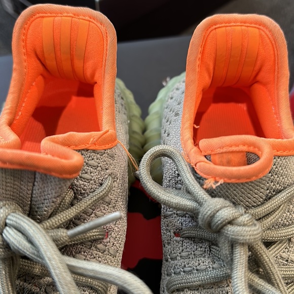 Yeezy Boost 350 V2 "Desert Sage" sneakers - Picture 7 of 8